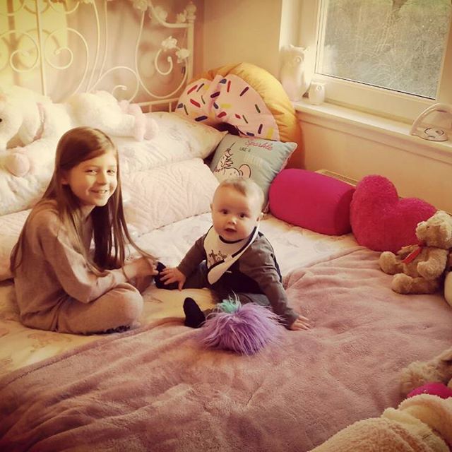 Hanging out with his big sister #holly #lucas #bestbuddies #thatbed #trinkettown